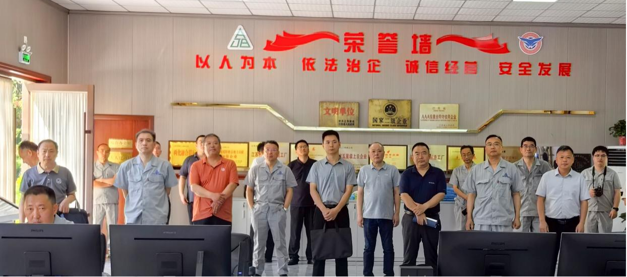 工信部安全出产司民爆处处长朱鹏程一行莅临江苏天明发展安全出产督查 工信部安全出产司民爆处处长朱鹏程一行莅临江苏天明发展安全出产督查